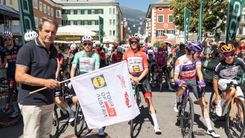 Powless gewinnt, Mühlberger verteidigt souverän!   
